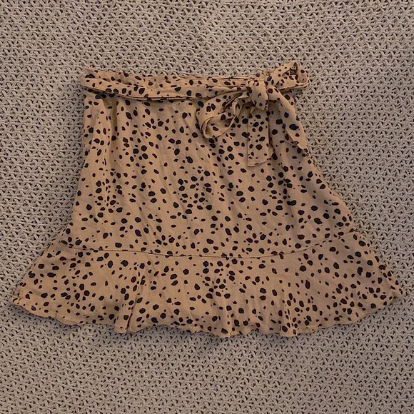 Abercrombie & Fitch • Animal Print Mini Skirt 🤎 - Picture 3 of 8